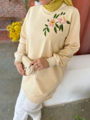 ekru nakış yaka mk sweatshırt 3